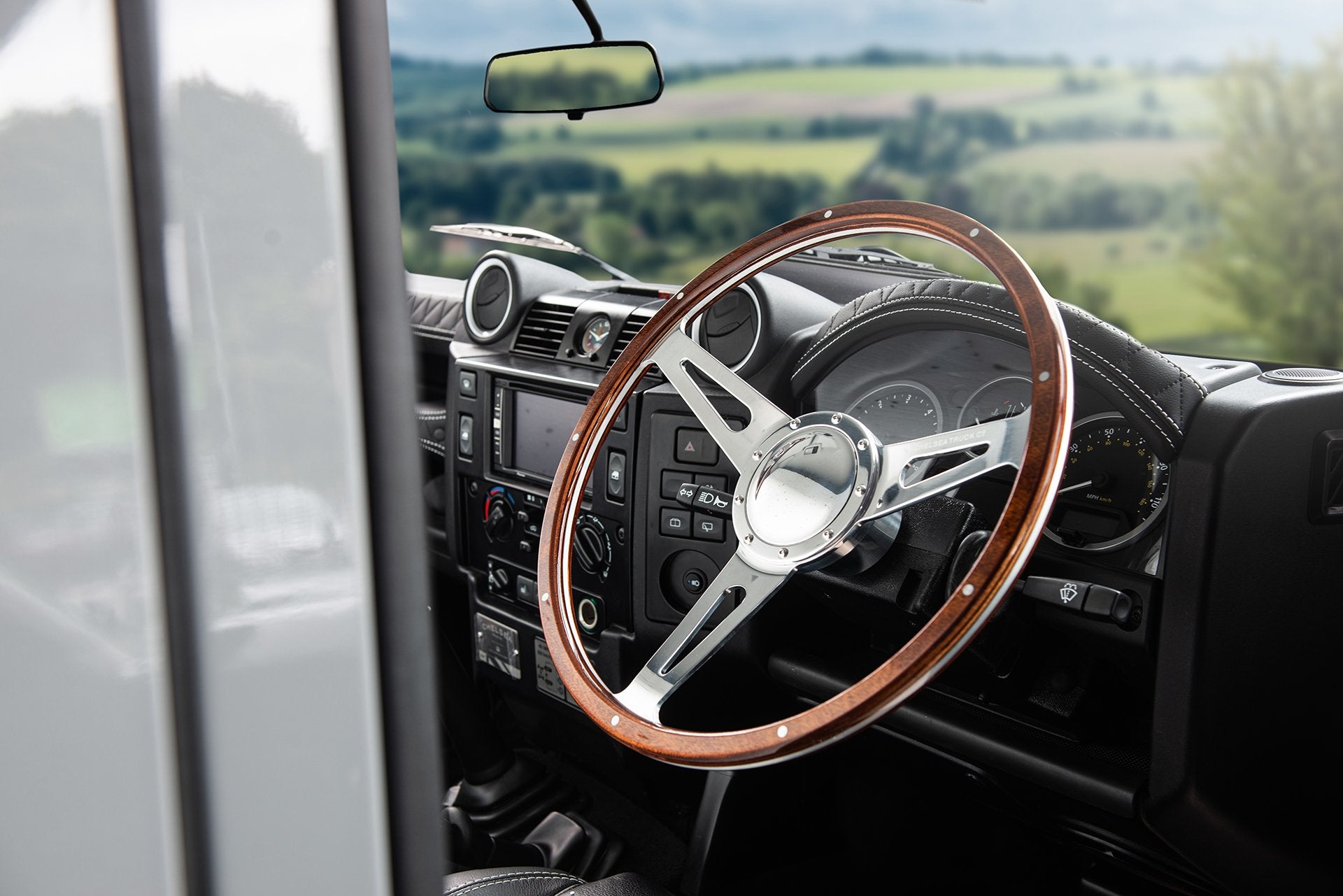 Vintage Wooden Steering Wheel For Land Rover Defender – 380mm, 48 Splines, Includes Horn Button & Hub Adapter