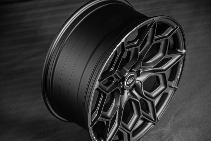 Full View Of The Range Rover Black Kahn Wheels