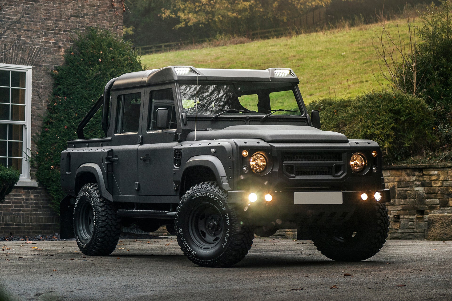 TAILOR-MADE: DEFENDER 110 // WIDE TRACK 08