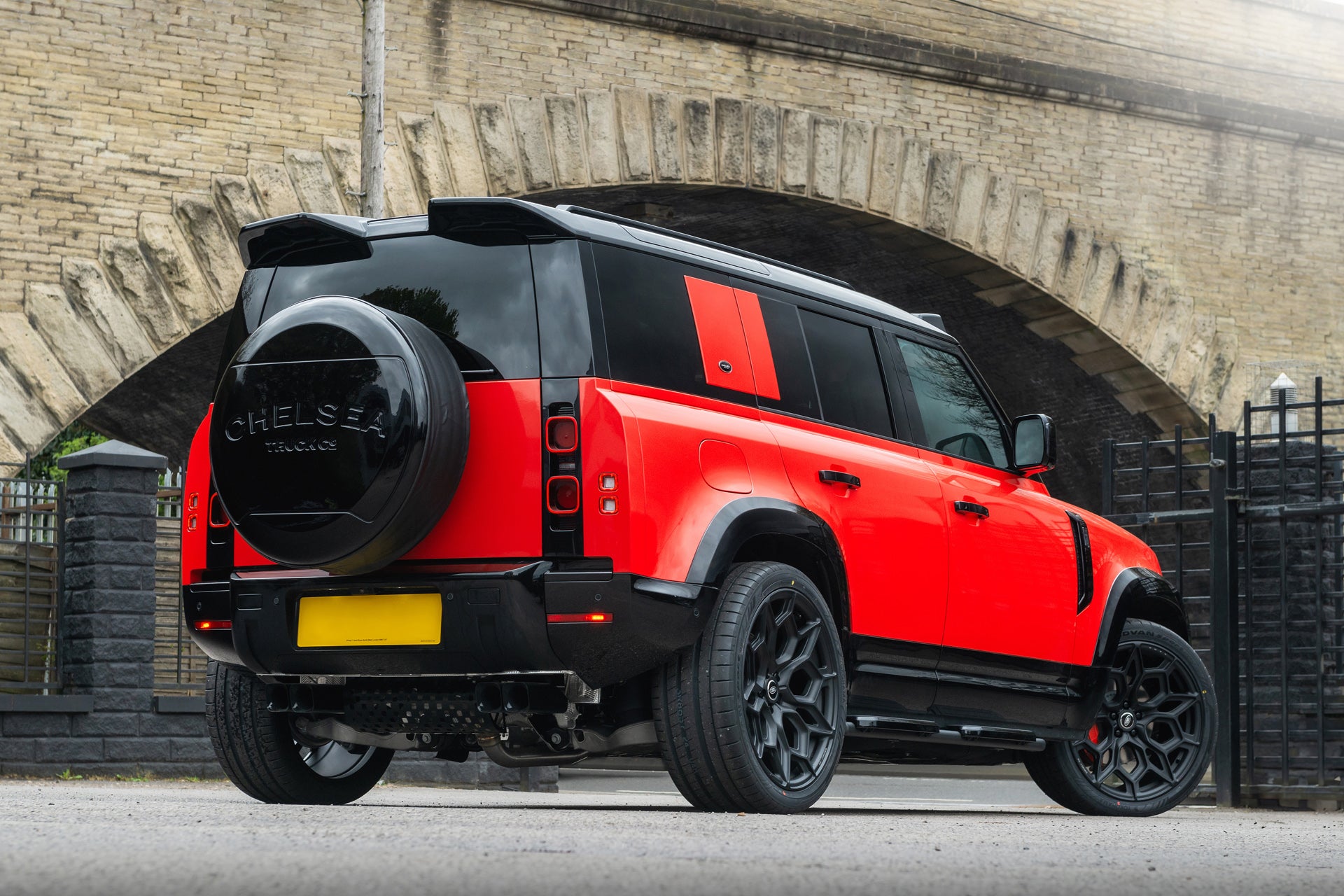 Land Rover Defender 110 - Rosso Corsa Red - Project Kahn
