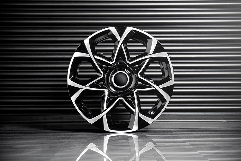 Full View of the Monoblock forged wheels for Rolls Royce Cullinan on sale 
