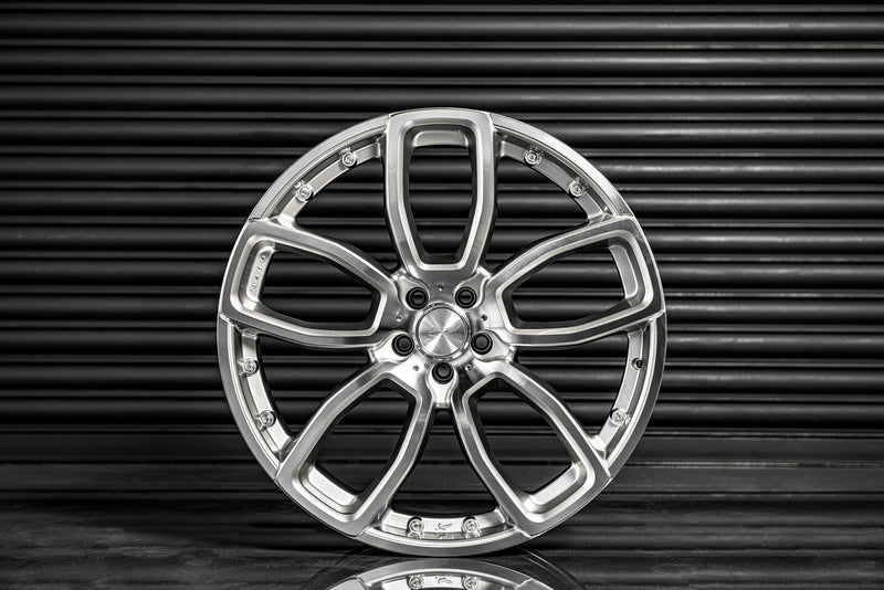 Front View Of Audi A8 600LE Performance Alloy Wheels