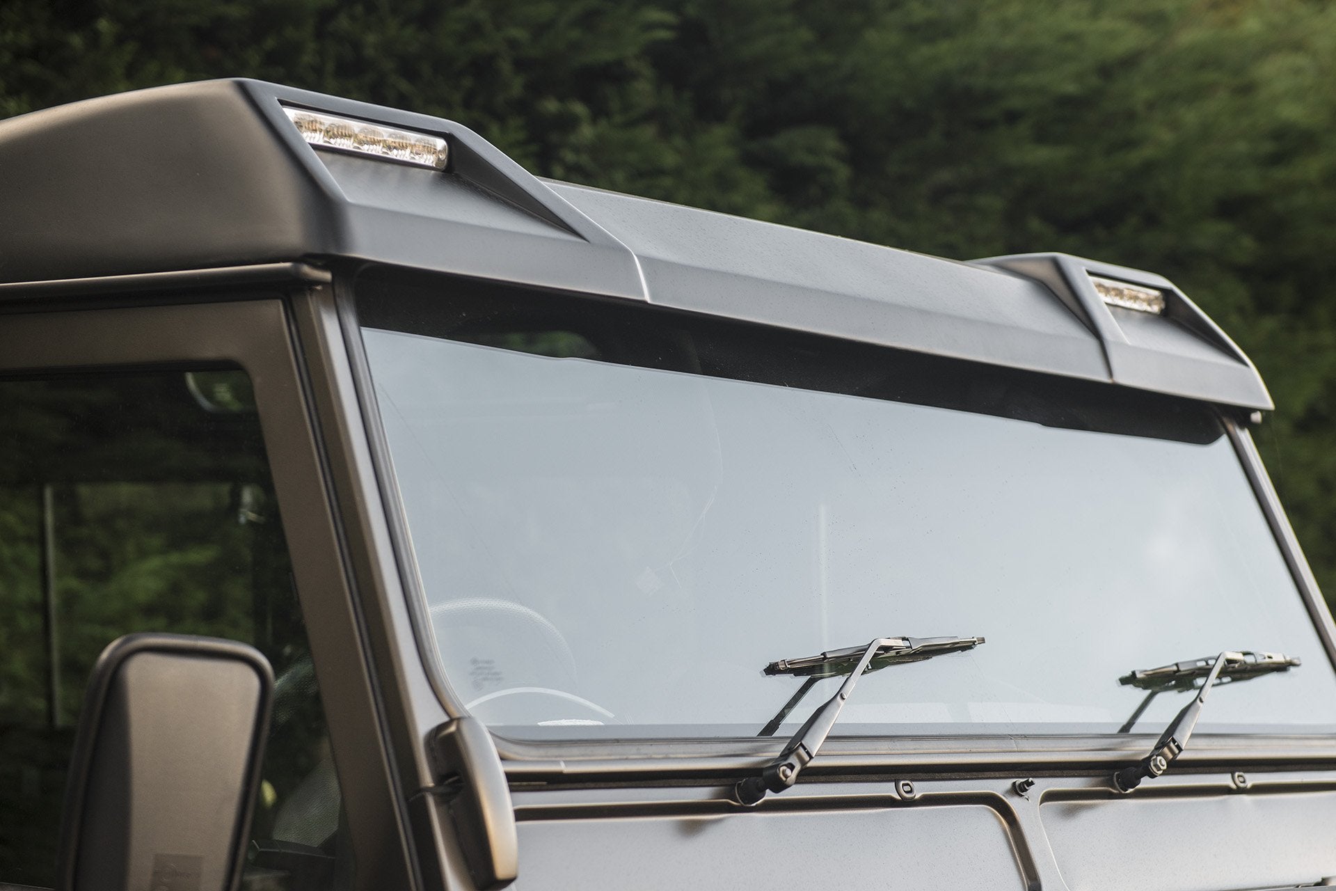 Land Rover Defender 90 (1991-2016) Front Roof Shield With Integrated Led Lights 