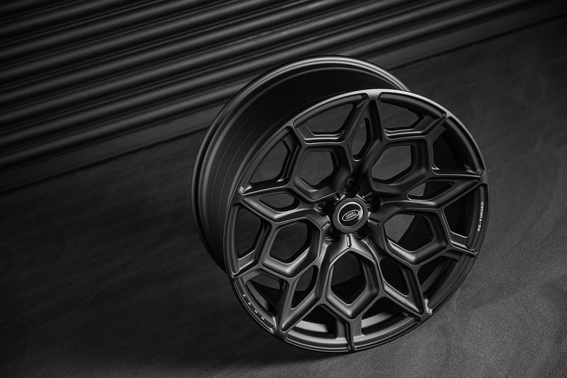 The Front View Of The Range Rover Sport ( 2022 - Present ) Type 57 Kahn Wheels 