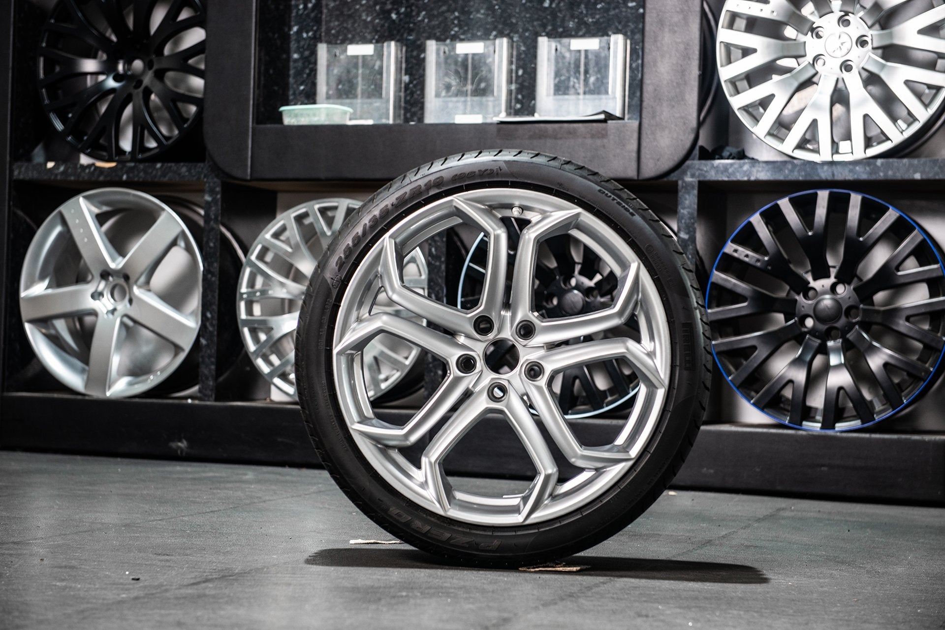 Lamborghini Aventador Original Wheels & Tyres - Image 521