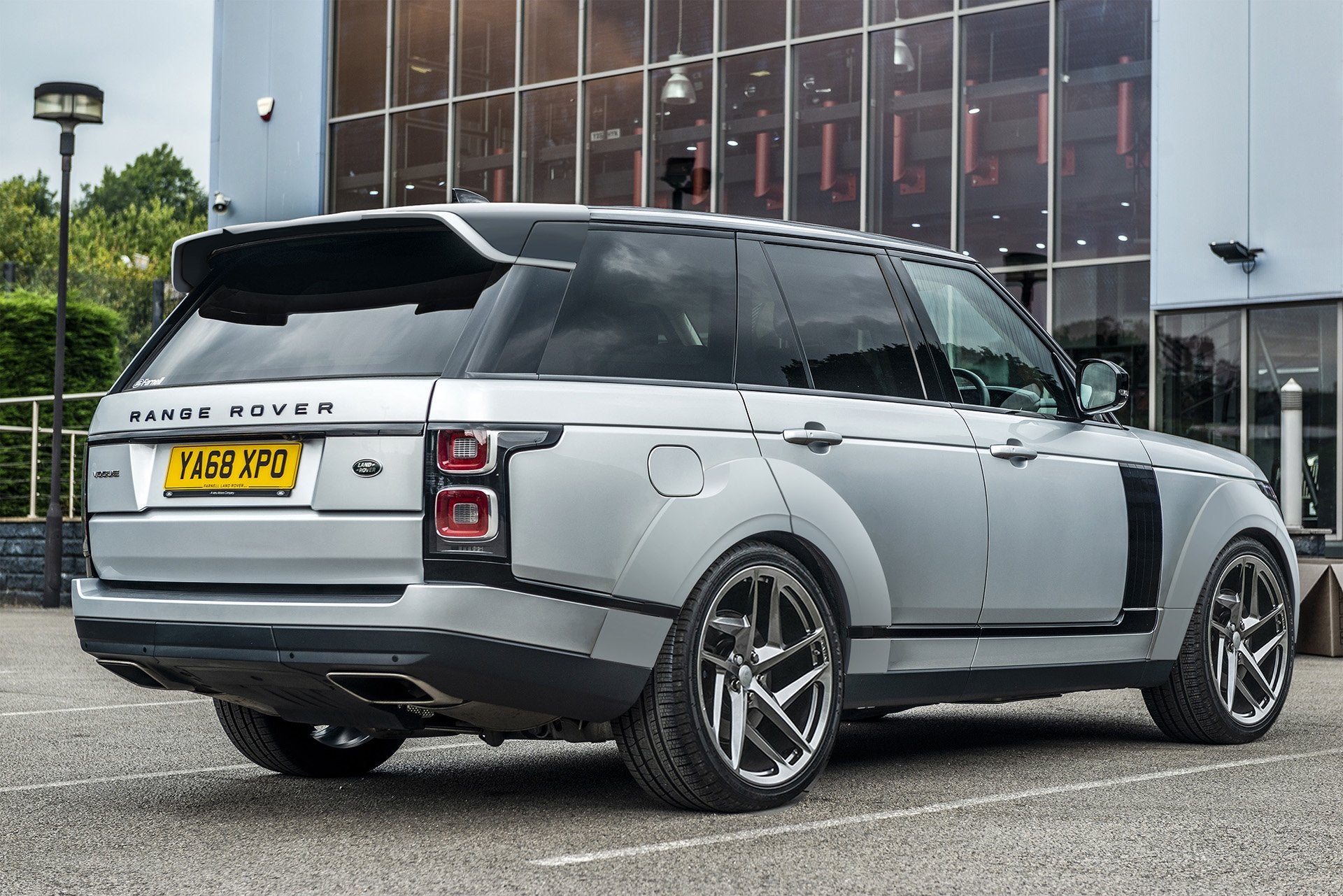 Range Rover (2018-Present) Large Upper Rear Roof Wing (5-Piece) by Kahn - Image 2551