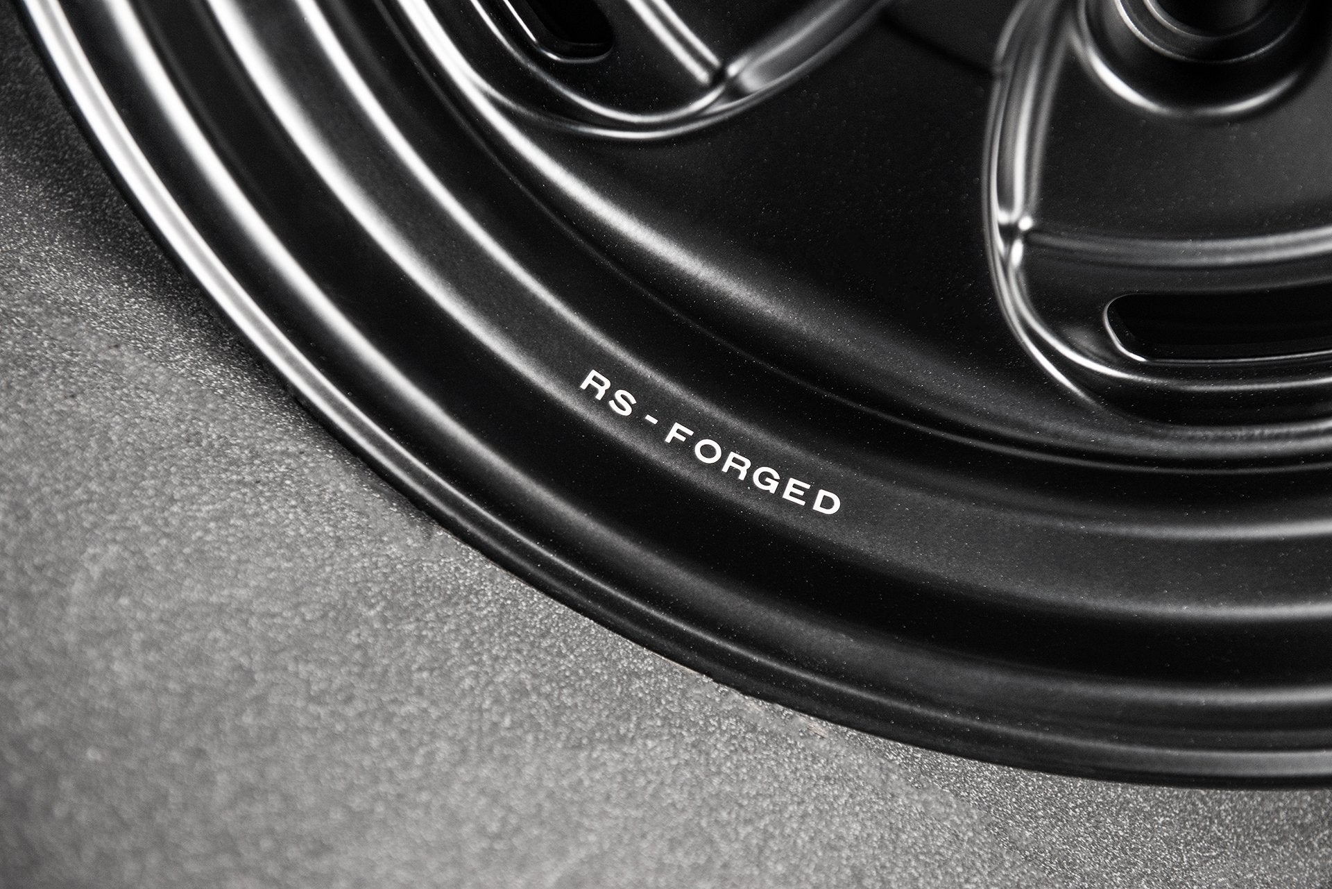 MODEL: ROSTYLE INSPIRED - Black Wheels - Project Kahn