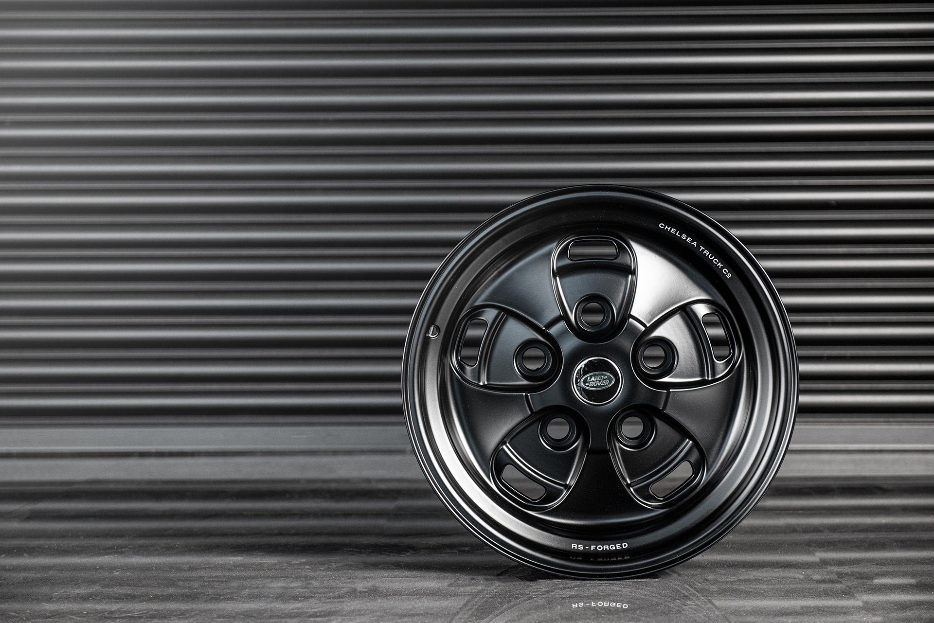 MODEL: ROSTYLE INSPIRED - Black Wheels - Project Kahn