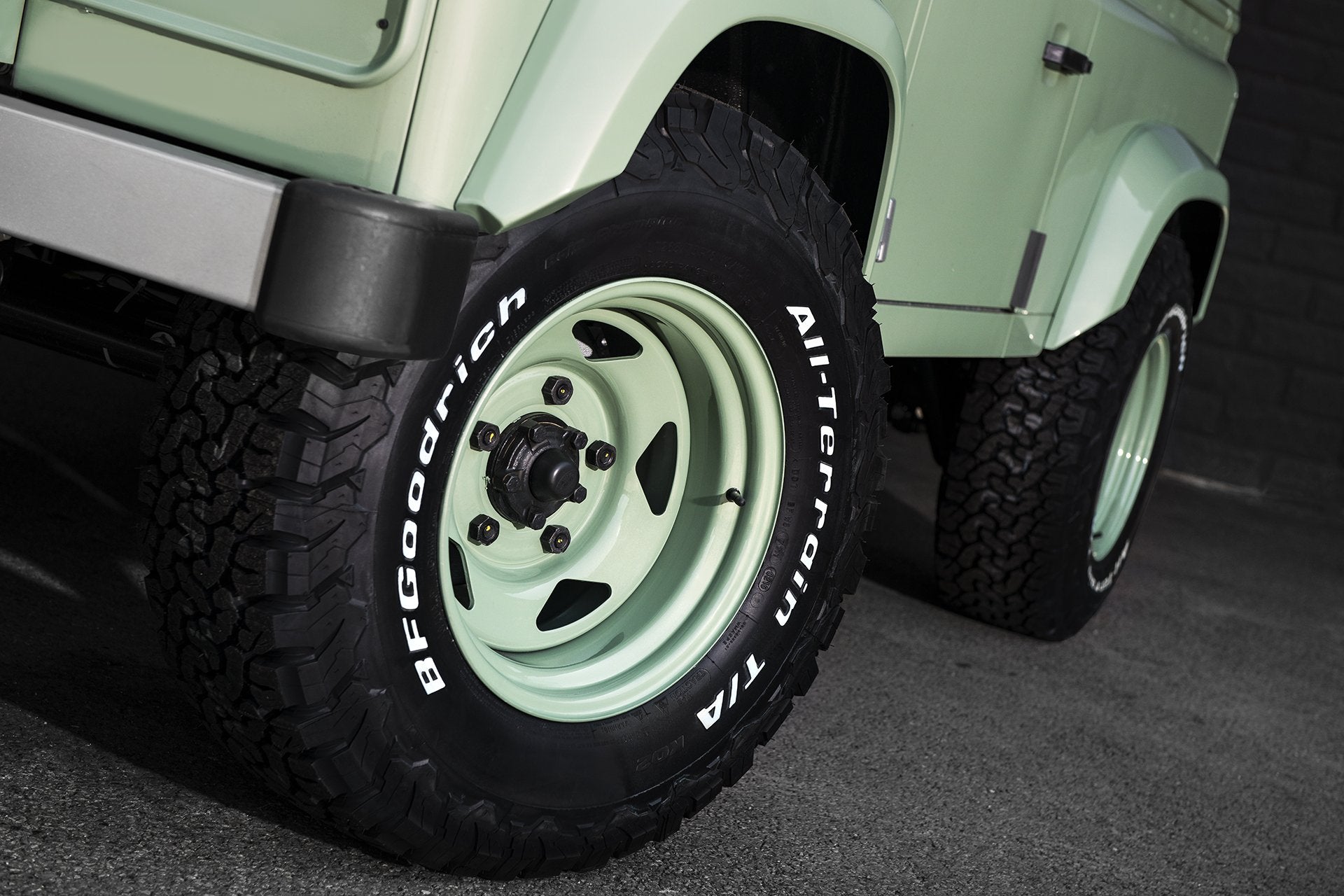 Land Rover Defender | Heritage Steel Wheels | Project Kahn