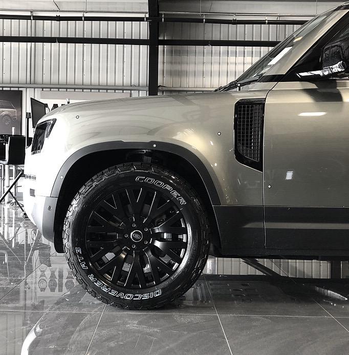 Land Rover Defender | RS Alloy Wheels Black | Kahn - Project Kahn