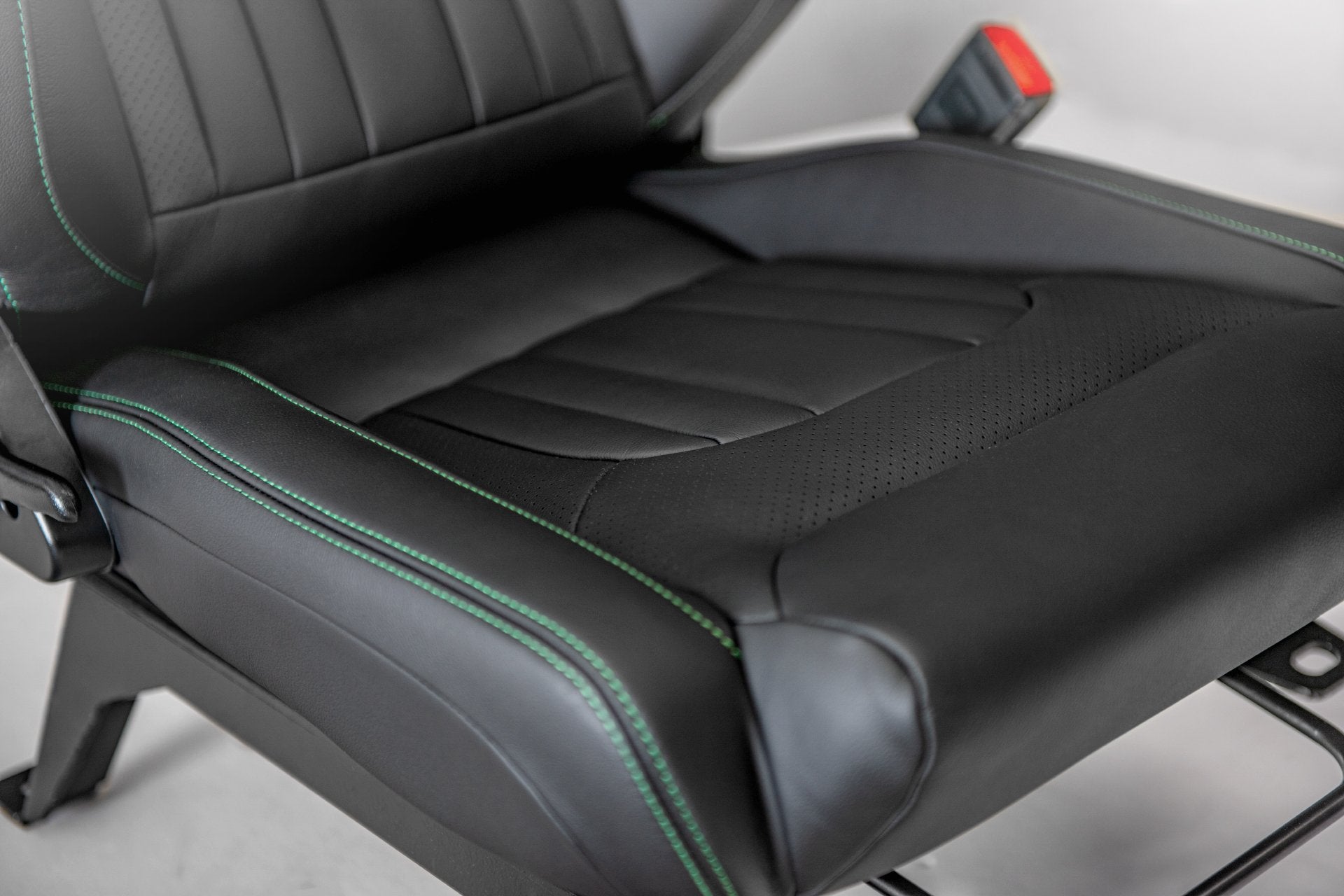 Land Rover Defender | Sports Seats | Project Kahn