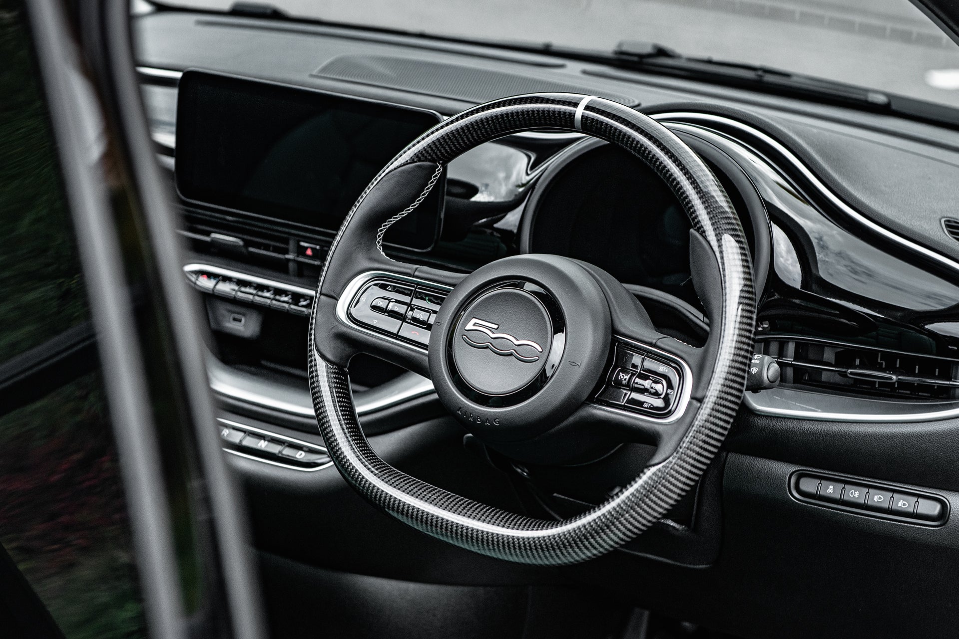 Fiat 500E (2020-Present) Exposed Carbon Fibre Steering Wheel