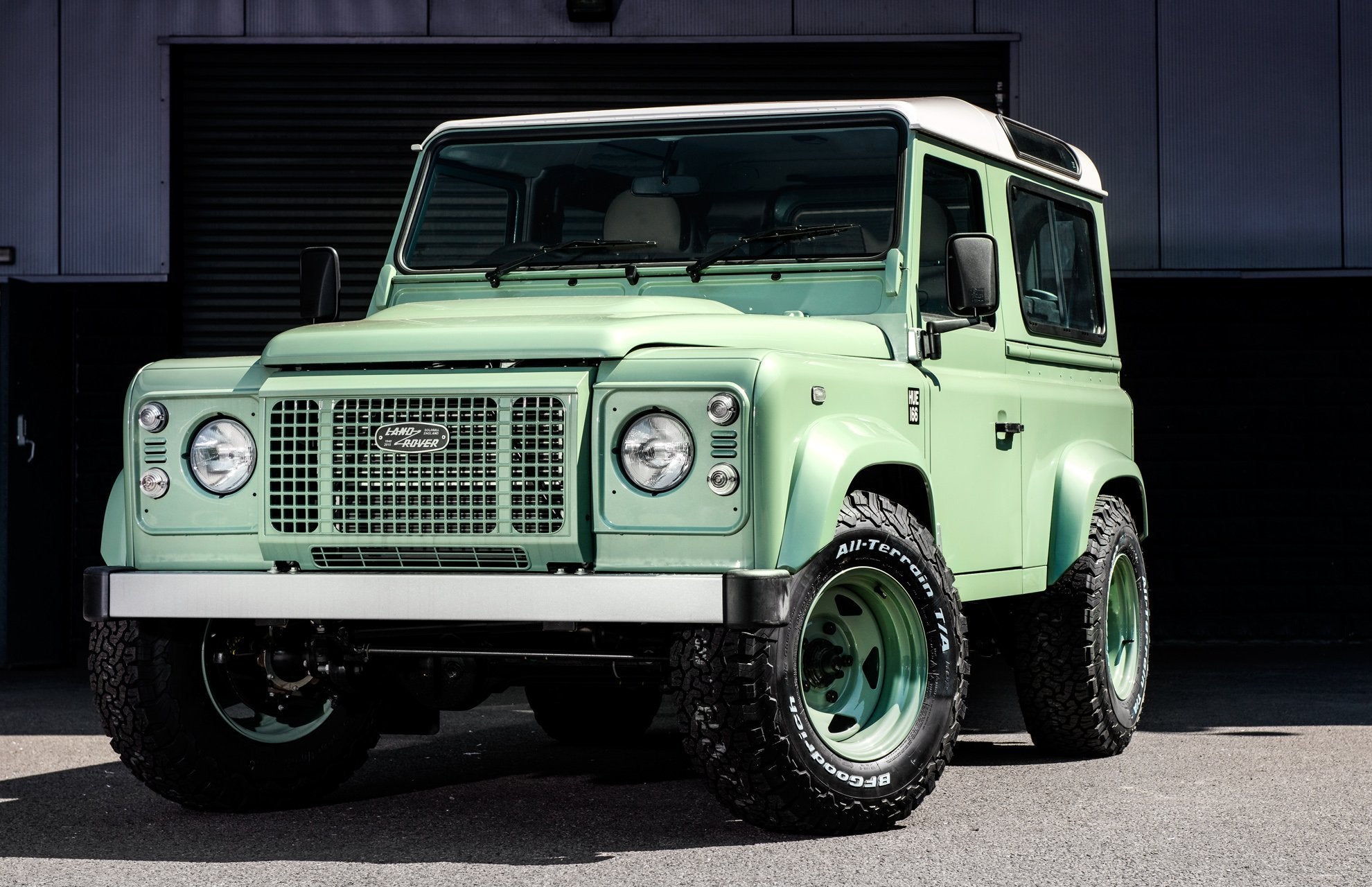 Classic Land Rover Defender 90 Heritage