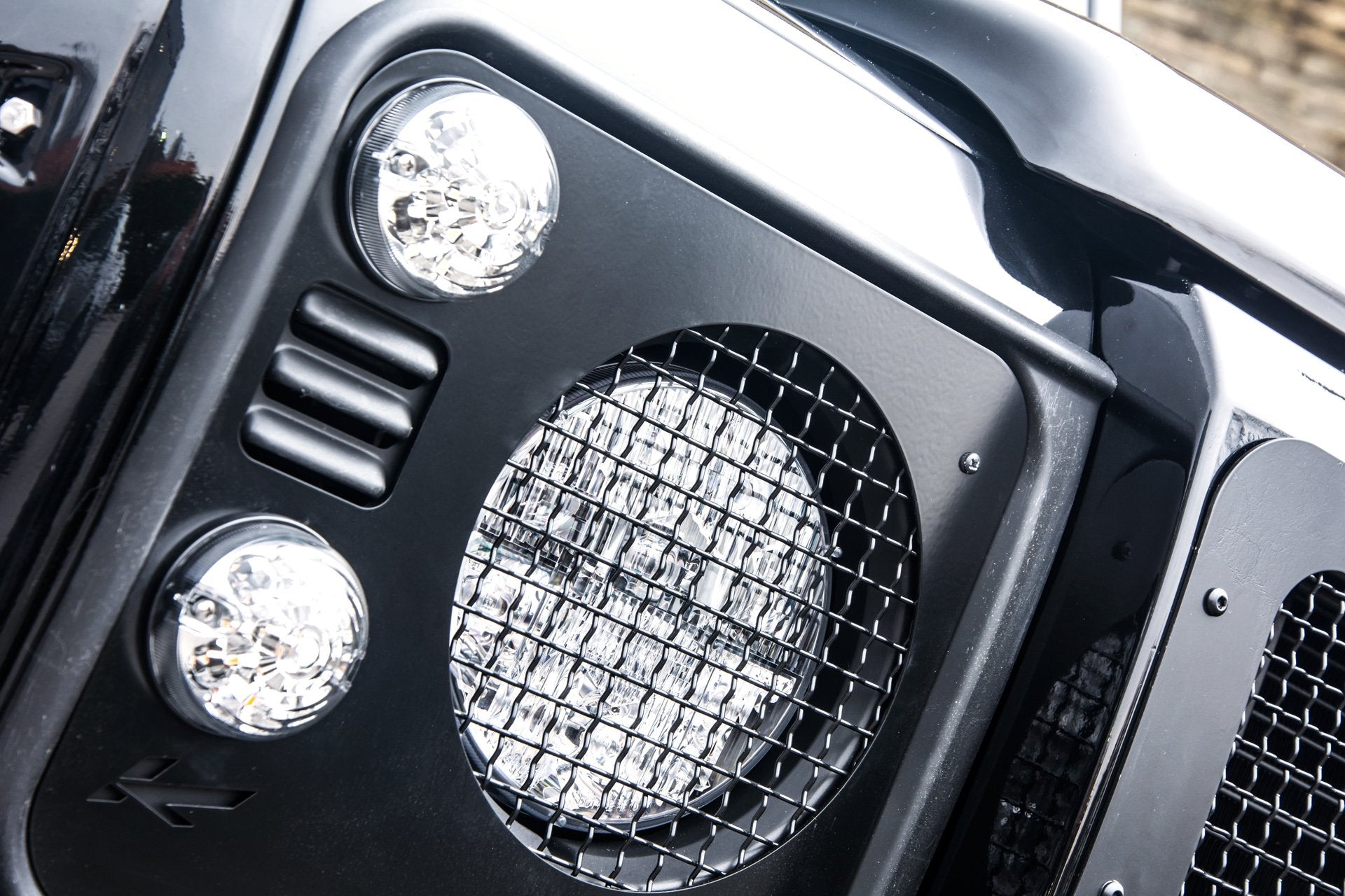 Land Rover Defender (1991-2016) Headlight Covers With Mesh Image 5075