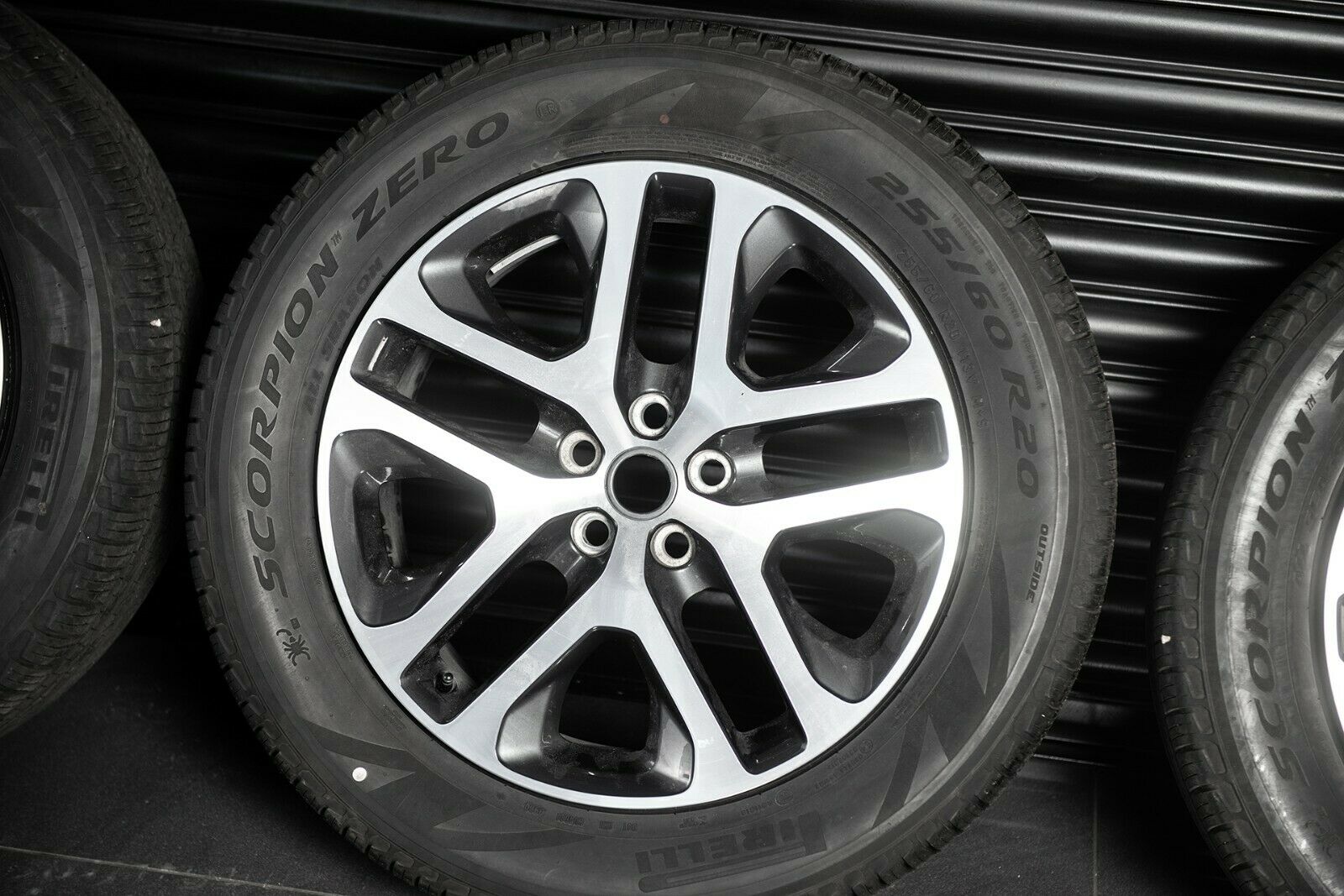 Land Rover Defender (2020-Present) Original Alloy Wheels & Tyres